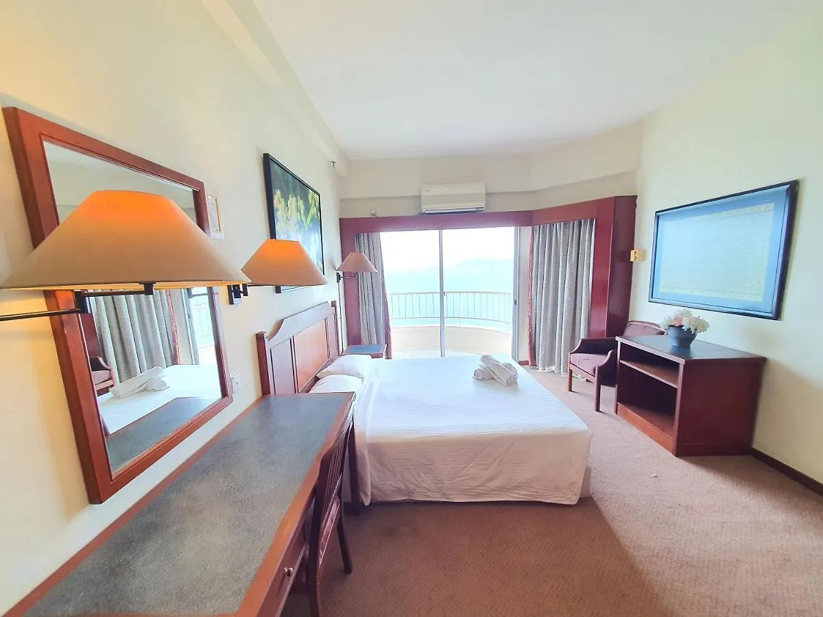 Spacious Family Beach Resort + Big Balcony @ D' Beach Suites 0*, Tanjung Bungah (Penang)
