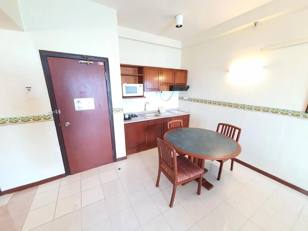 Apartment Spacious Family Beach Resort + Big Balcony @ D' Beach Suites