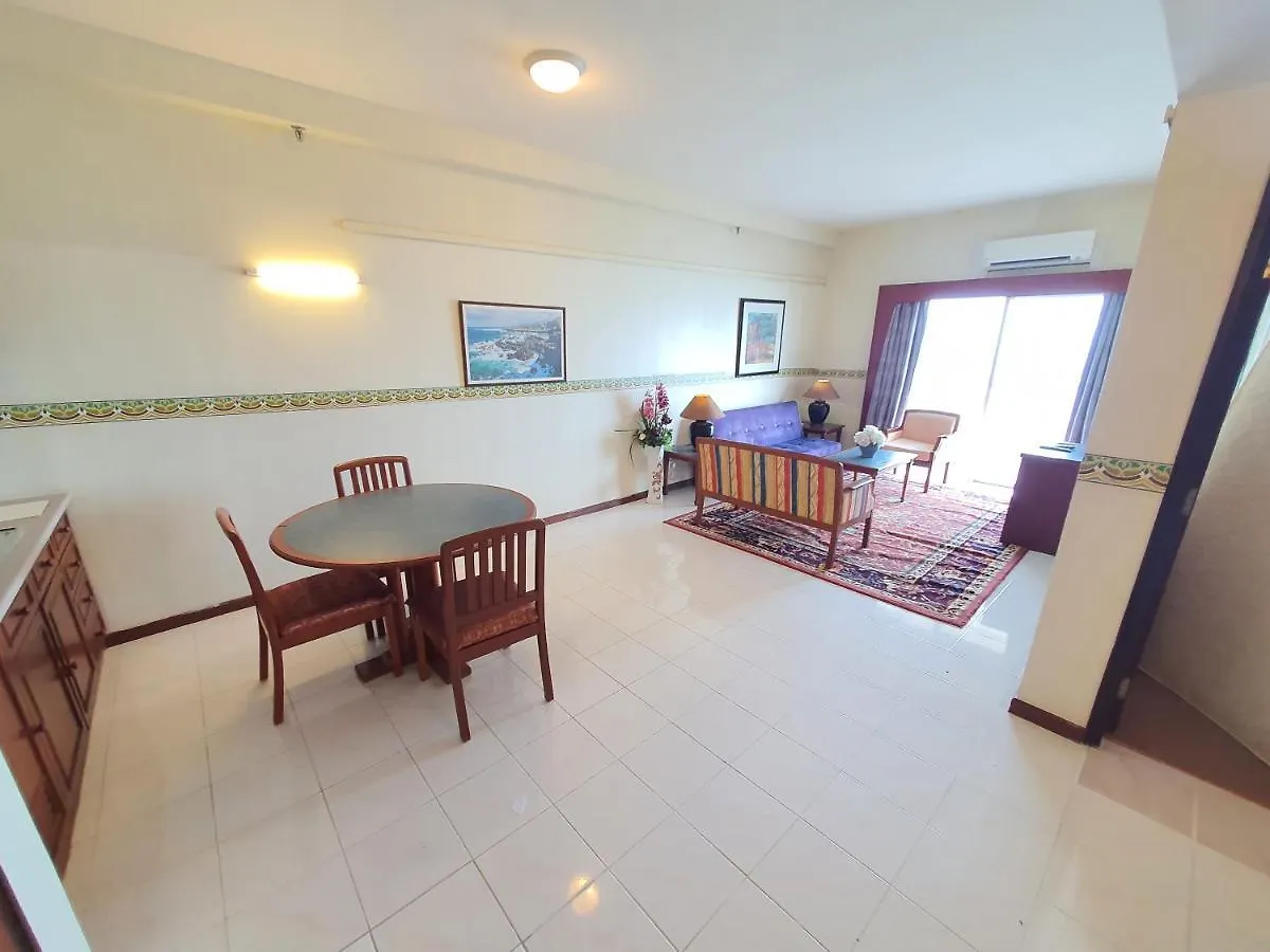 Spacious Family Beach Resort + Big Balcony @ D' Beach Suites
