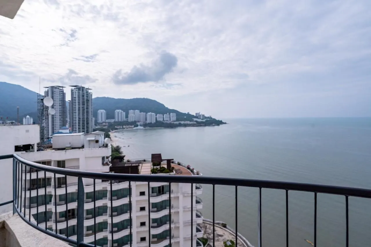 Spacious Family Beach Resort + Big Balcony @ D' Beach Suites 0*, Tanjung Bungah (Penang)