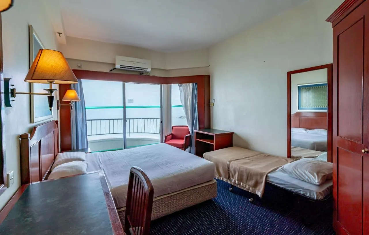Spacious Family Beach Resort + Big Balcony @ D' Beach Suites 0*, Tanjung Bungah (Penang)