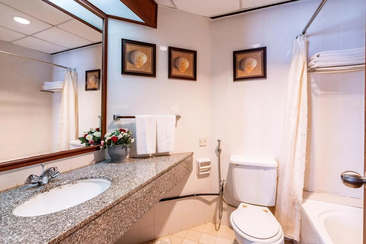 Apartment Spacious Family Beach Resort + Big Balcony @ D' Beach Suites