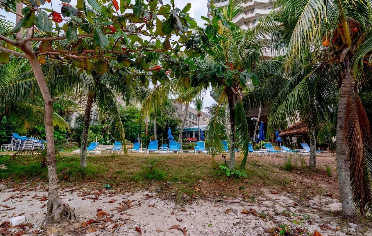 Spacious Family Beach Resort + Big Balcony @ D' Beach Suites Tanjung Bungah (Penang)