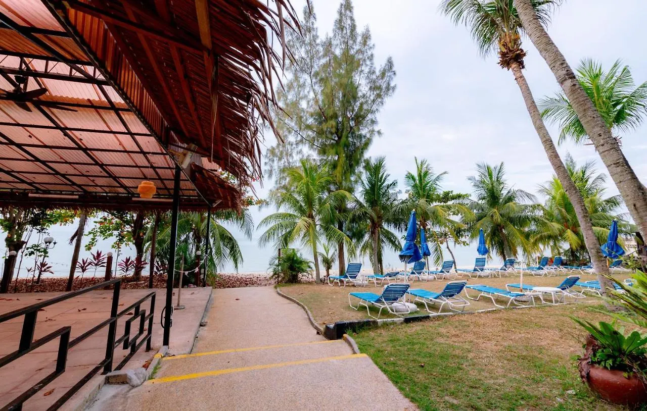 Spacious Family Beach Resort + Big Balcony @ D' Beach Suites 0*, Tanjung Bungah (Penang)