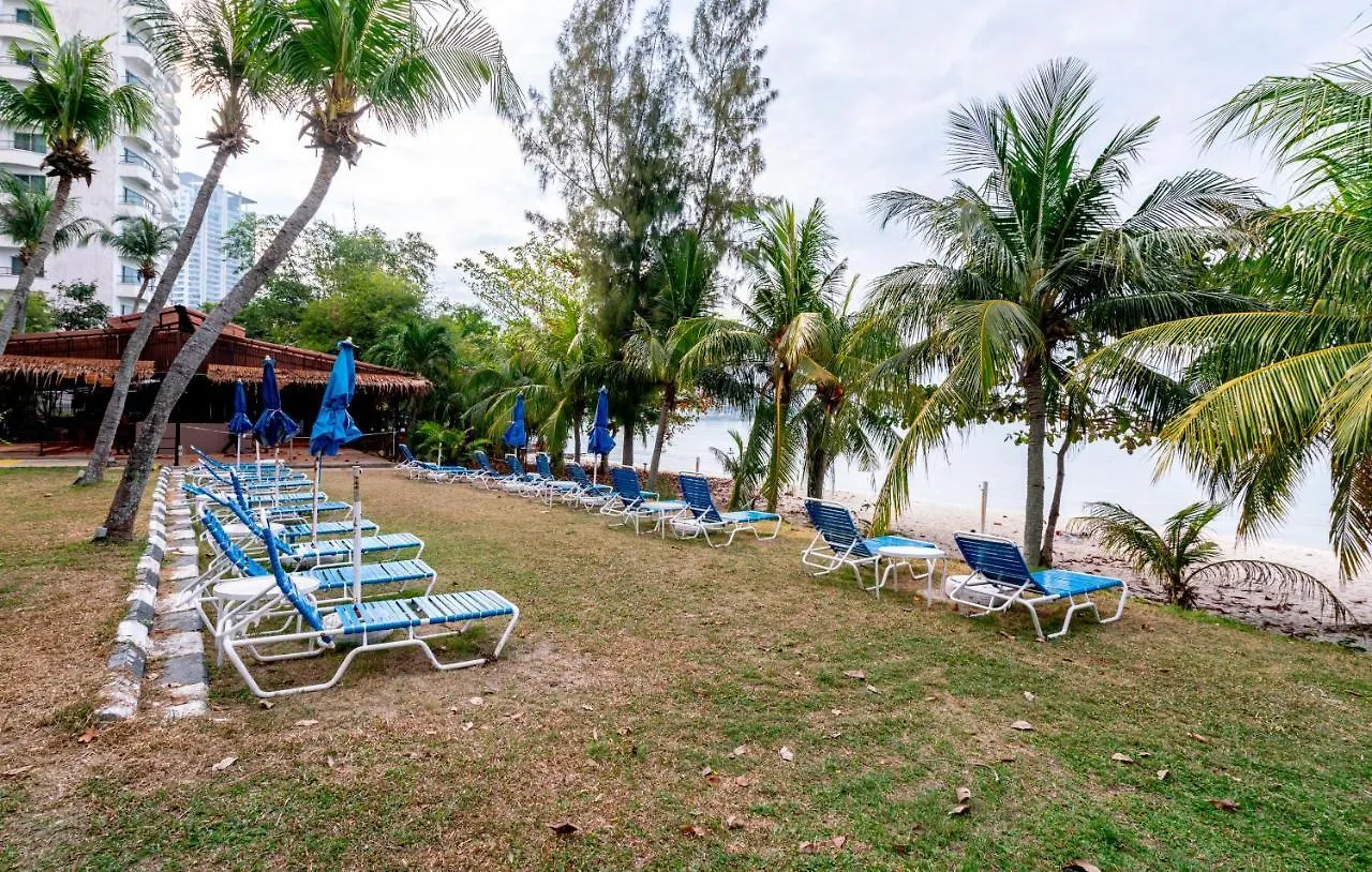 Spacious Family Beach Resort + Big Balcony @ D' Beach Suites Tanjung Bungah (Penang)