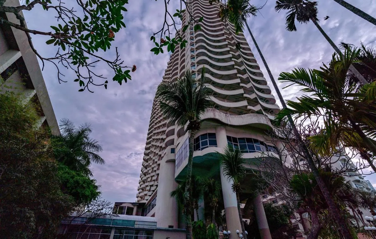 Apartment Spacious Family Beach Resort + Big Balcony @ D' Beach Suites